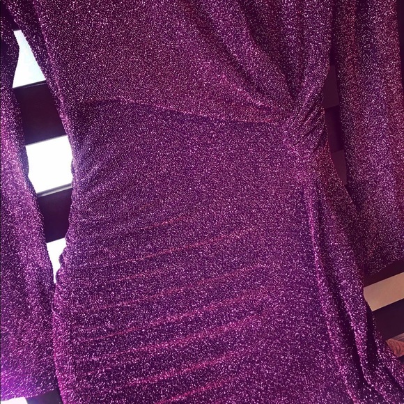Beautiful shiny backless purple dress! - Picture 4 of 4
